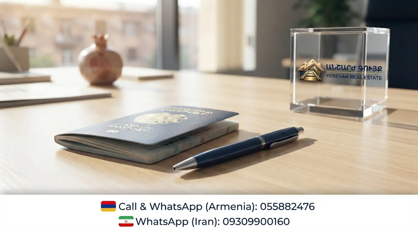 میز کار مشاور املاک با لپتاپ و قرارداد اجاره در ایروان